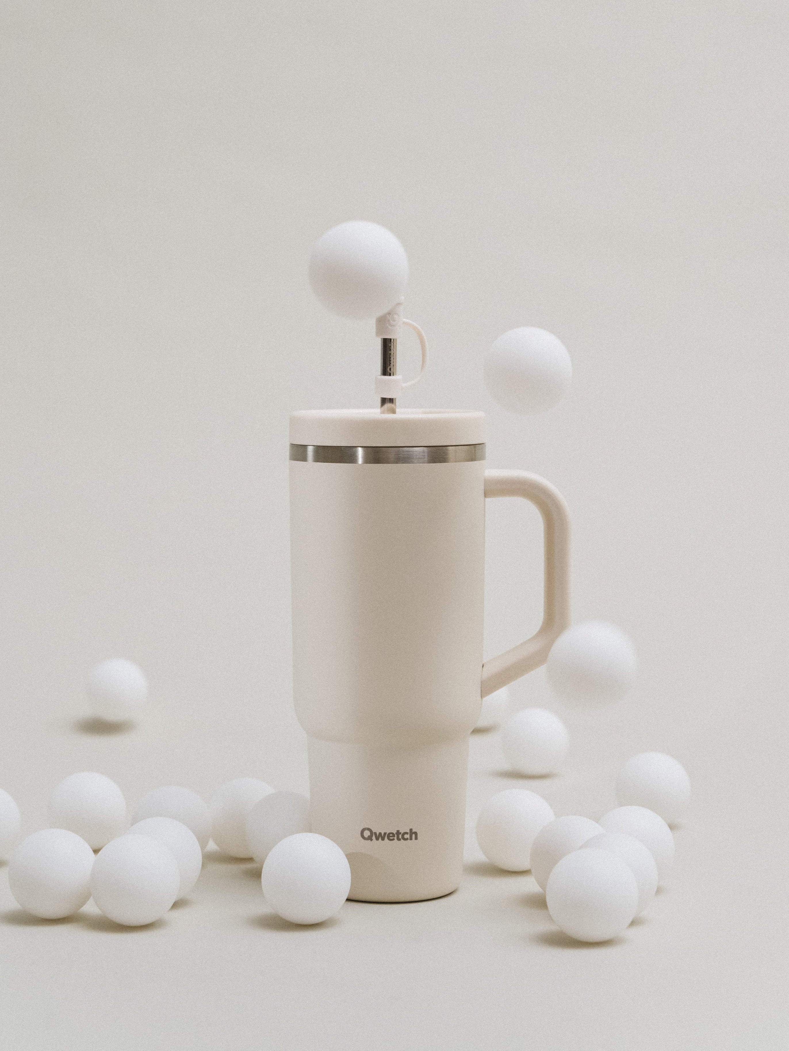 Qwetch Travel Cup termohrnek 900 ml mat písek s brčkem