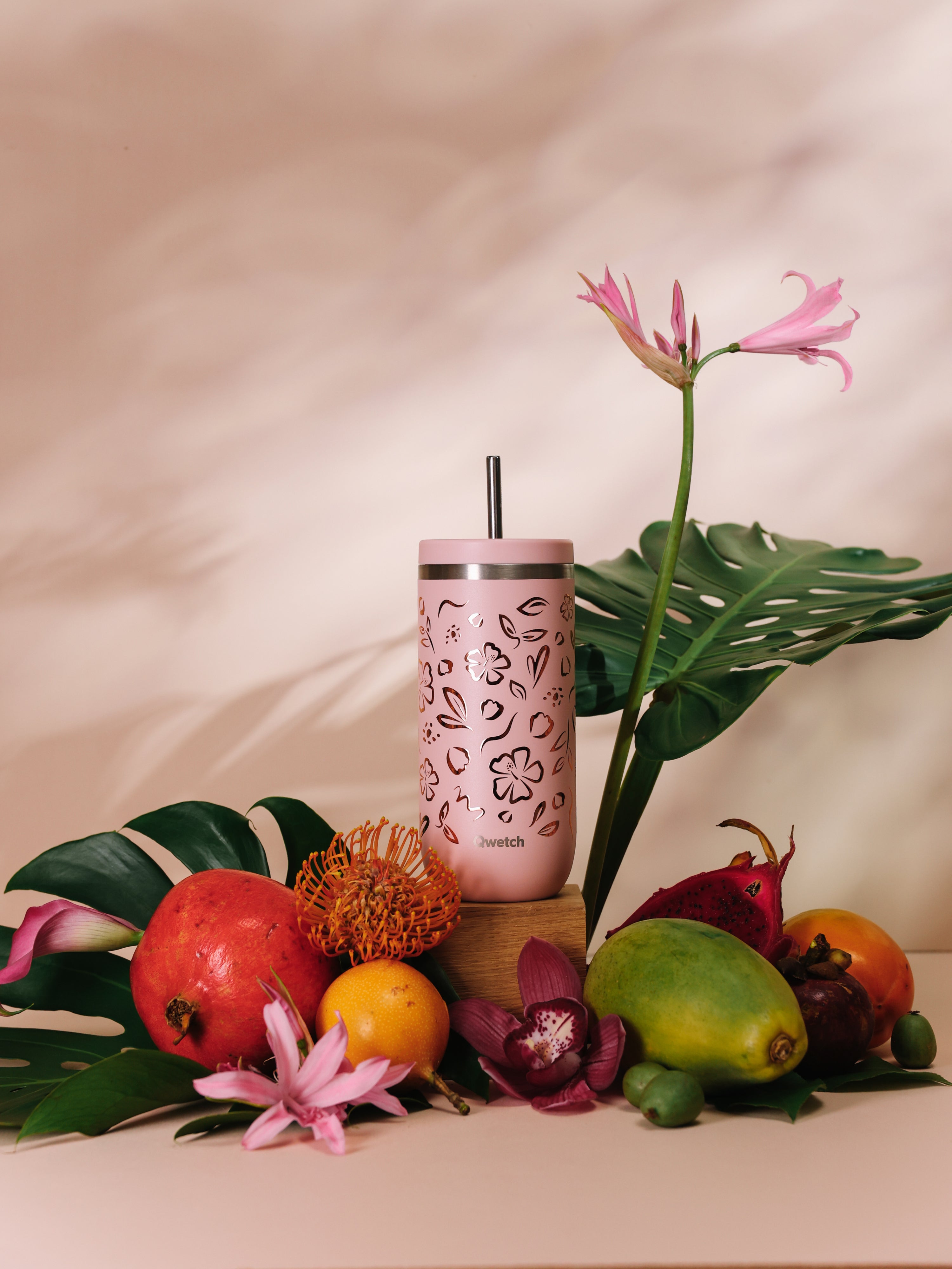 Qwetch Moani Pastel Rose termokelímek 600 ml s brčkem