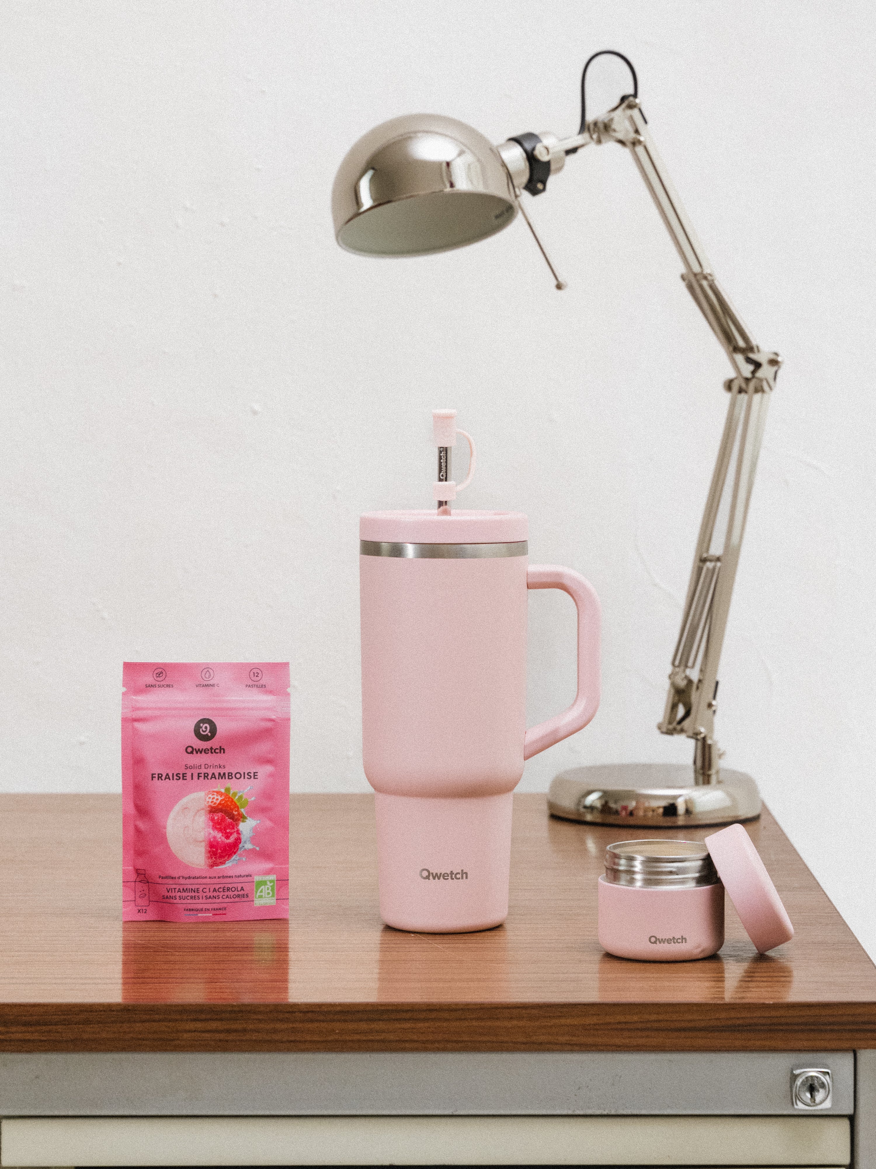 Qwetch Travel Cup Pastel Rose termohrnek 900 ml s brčkem