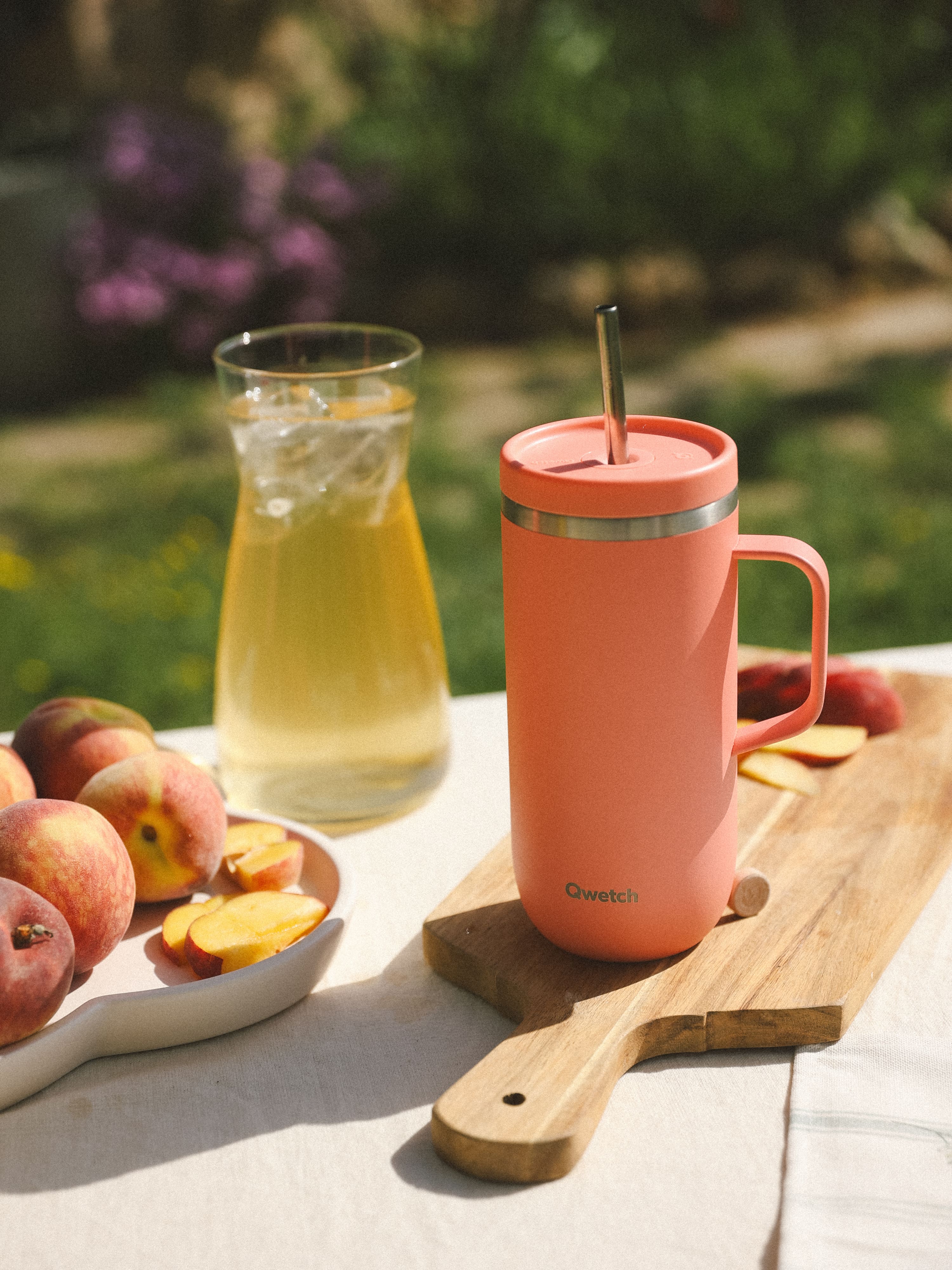 Qwetch Cold Cup Matt Pêche termohrnek 600 ml s uchem