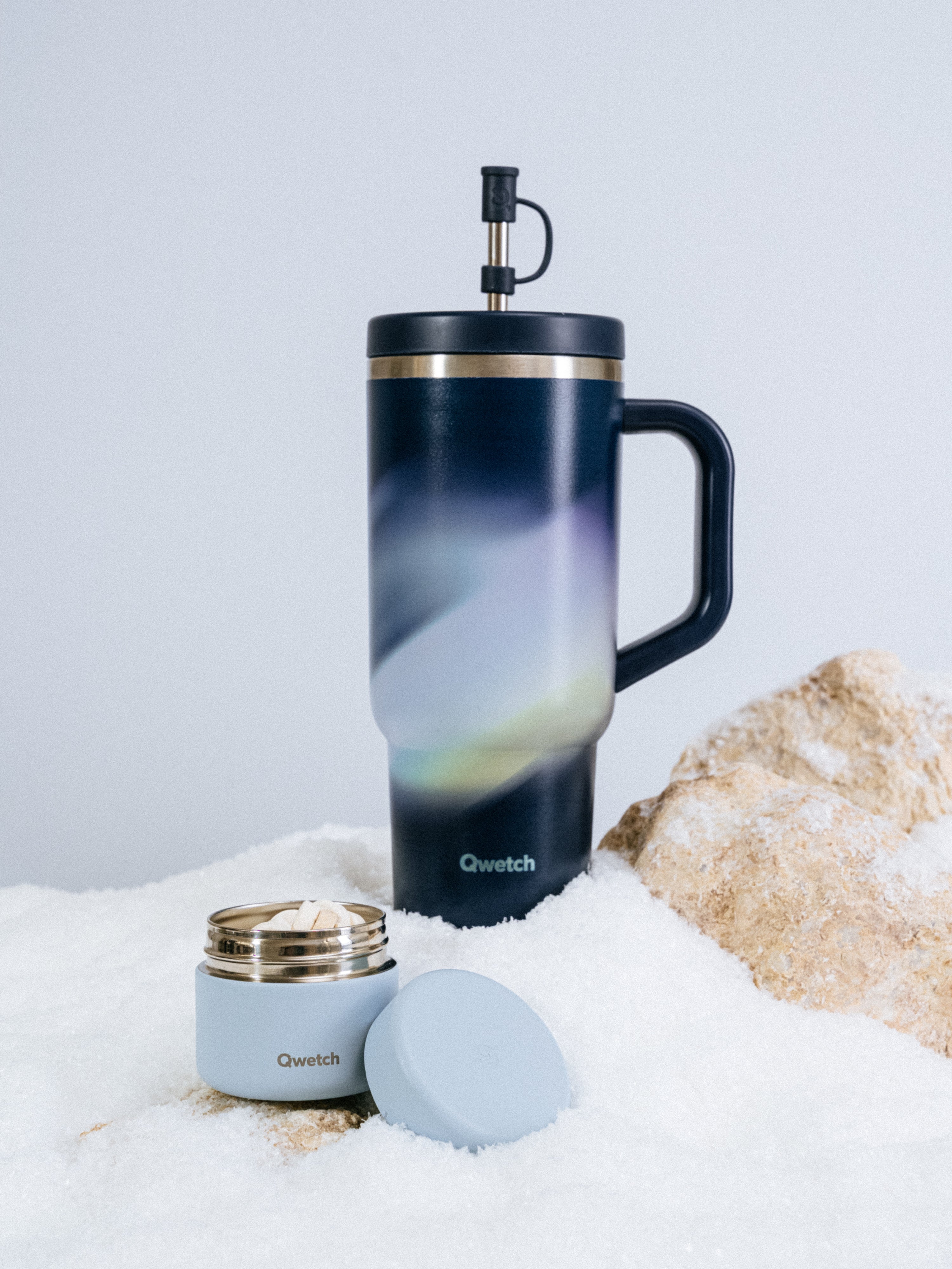 Qwetch Travel Cup Aura Bleu Nuit termohrnek 900 ml s brčkem