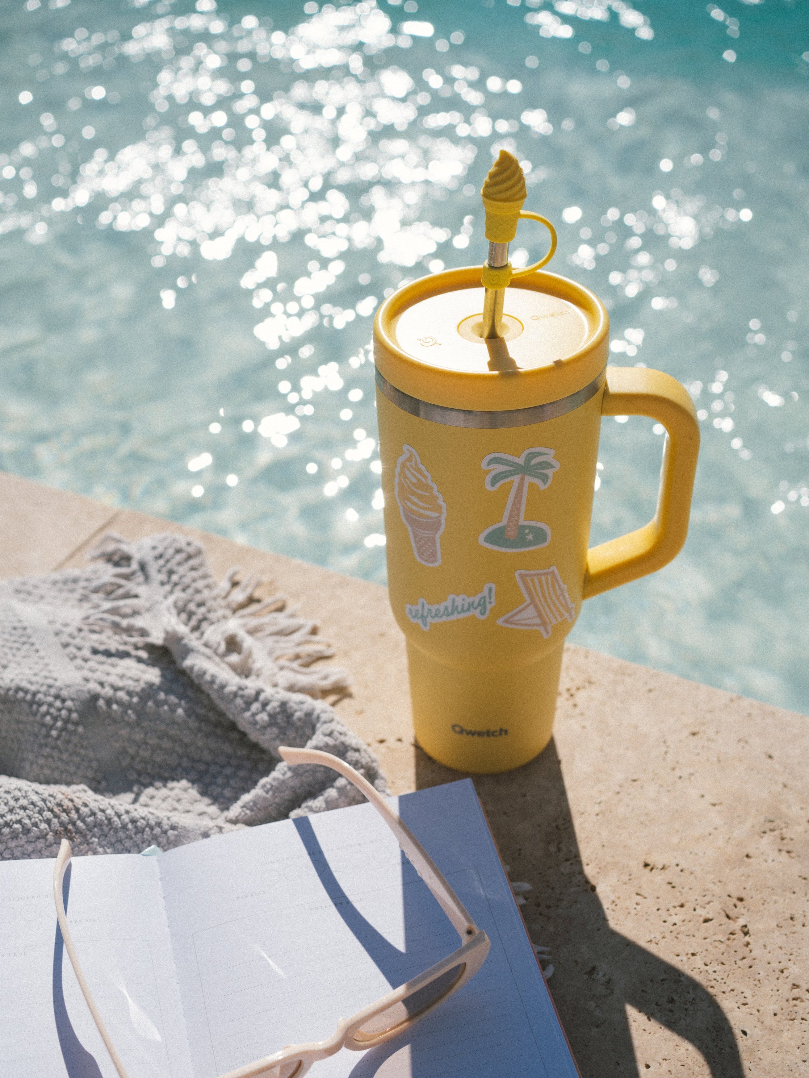 Qwetch Travel Cup Citron termohrnek 900 ml sada s brčkem