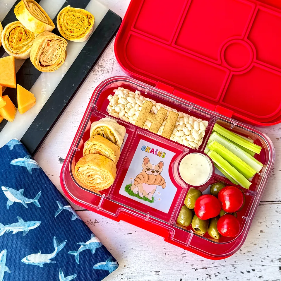 Yumbox Original Wow Red Cats Dogs svačinový box 6 přihrádek