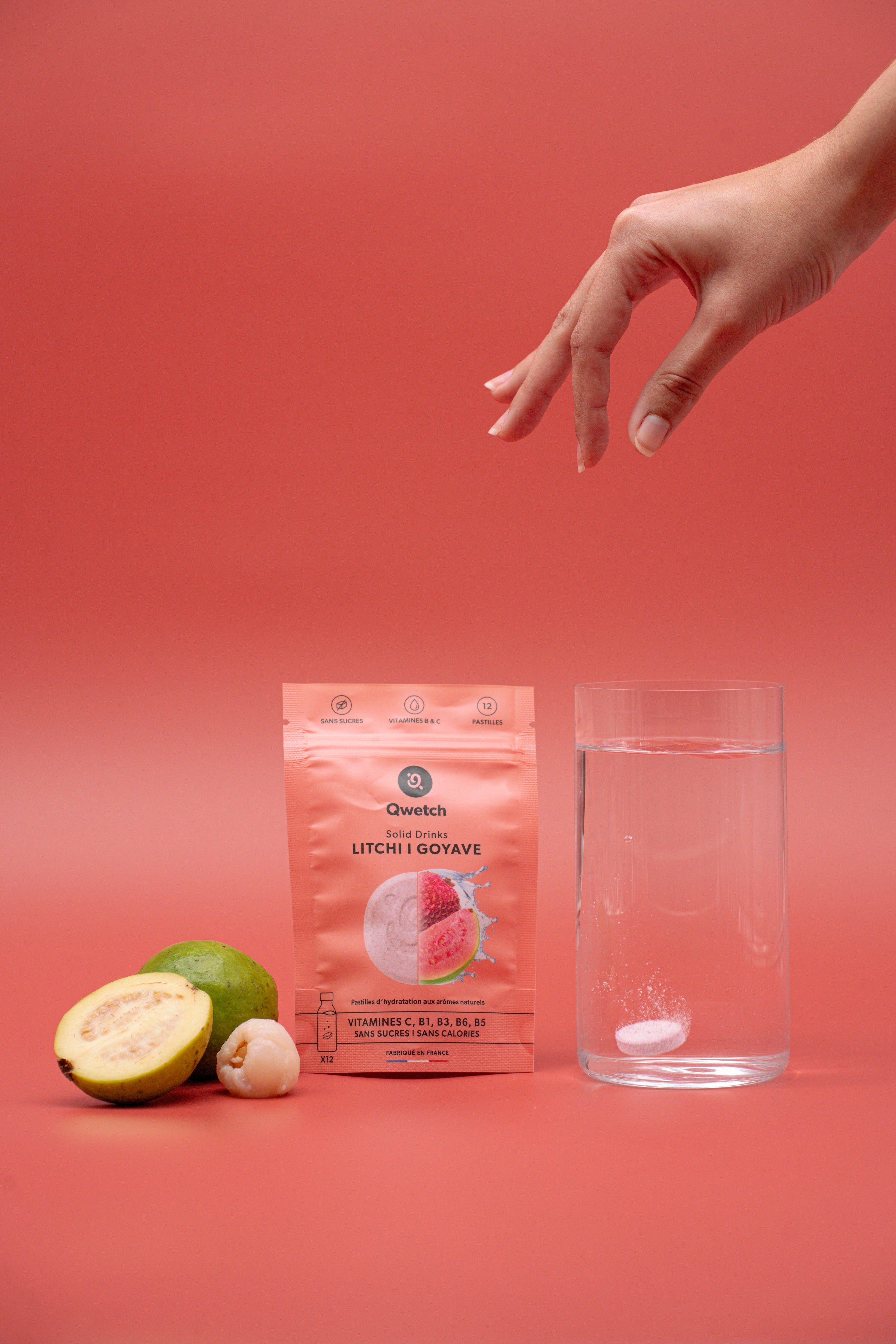 Qwetch Solid Drinks cestovní kelímek liči guava růžový