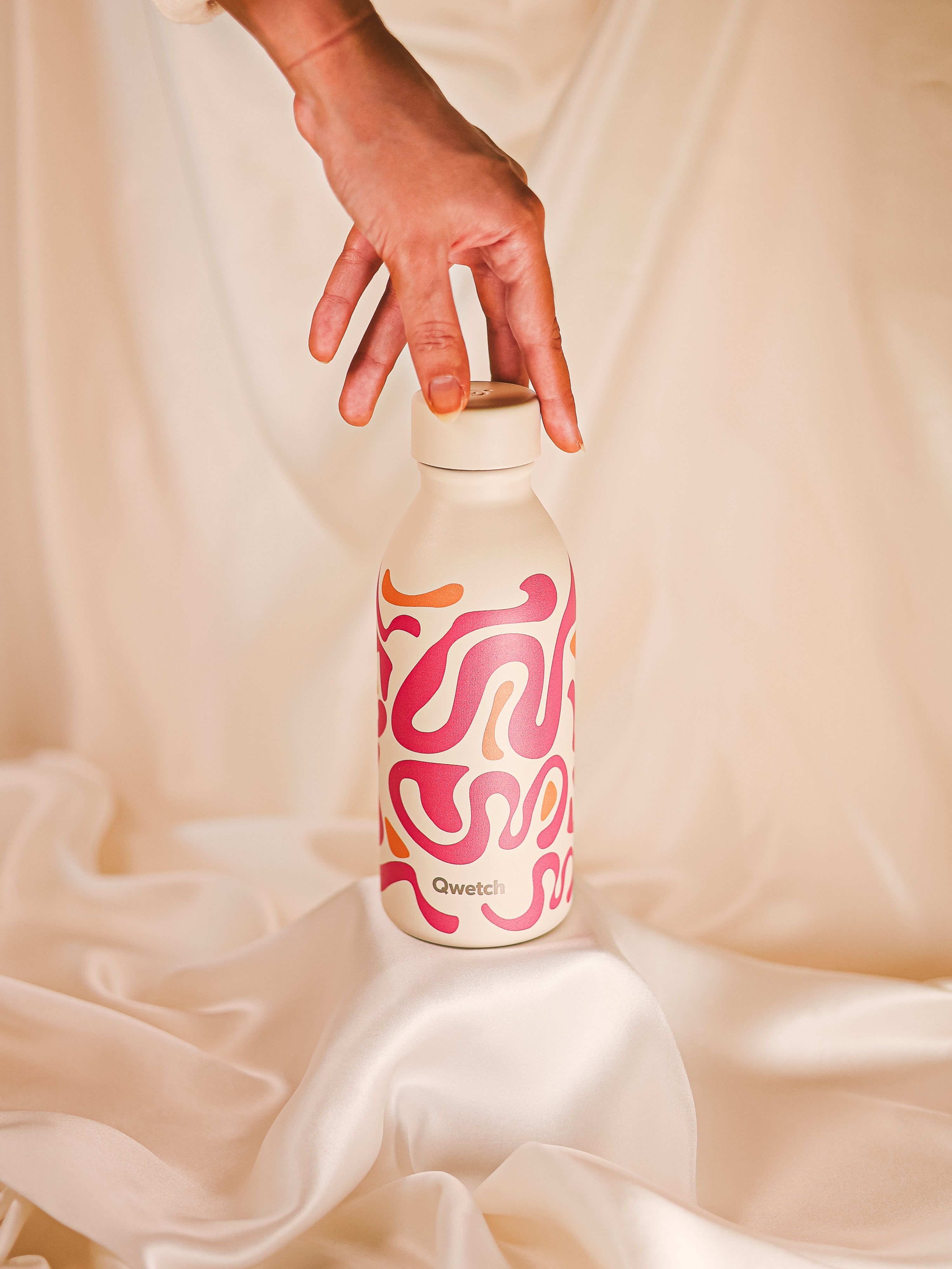 Qwetch Icon Waves Sable termoláhev 500 ml vzor