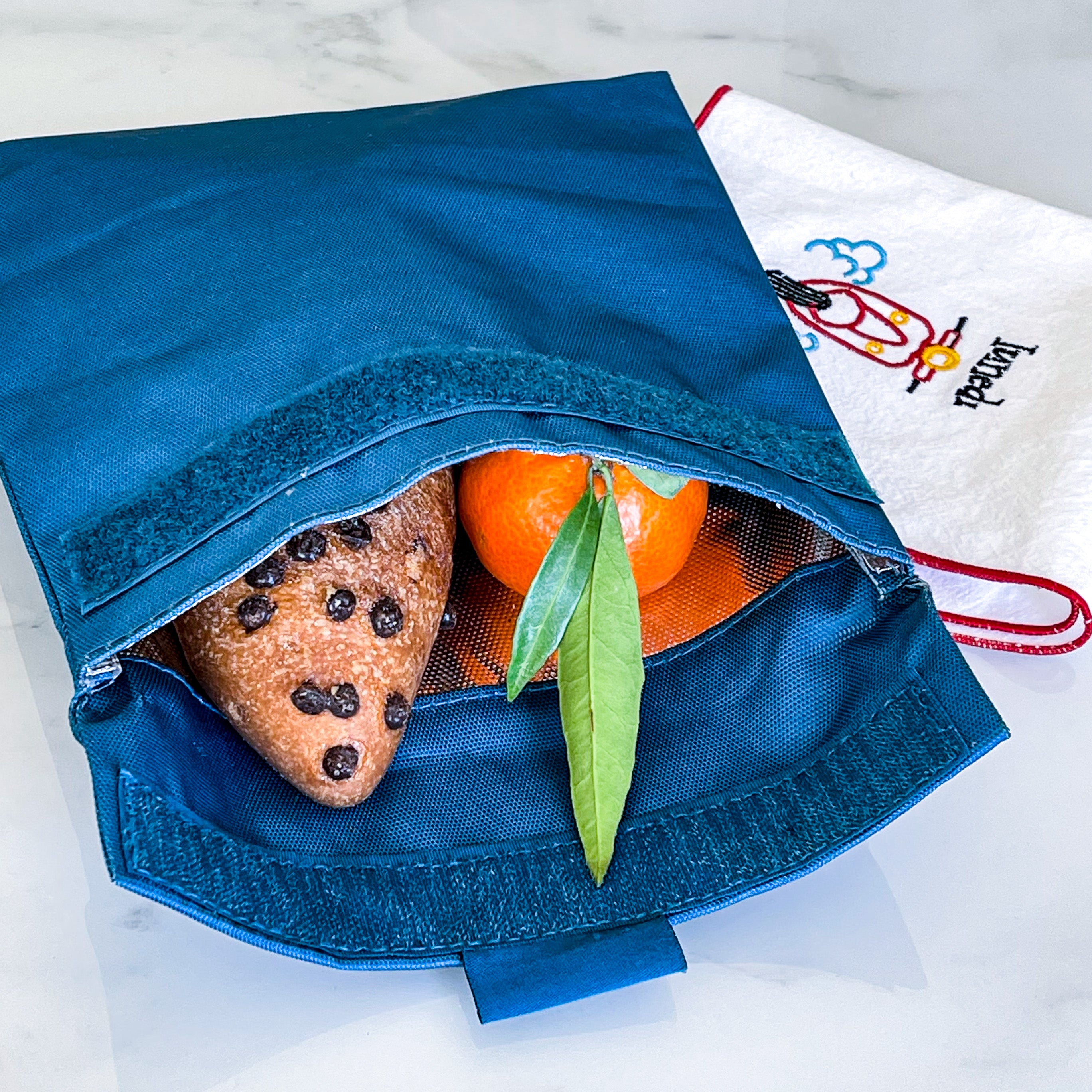 Yumbox sáček na svačinu izolovaný Sharks Blue