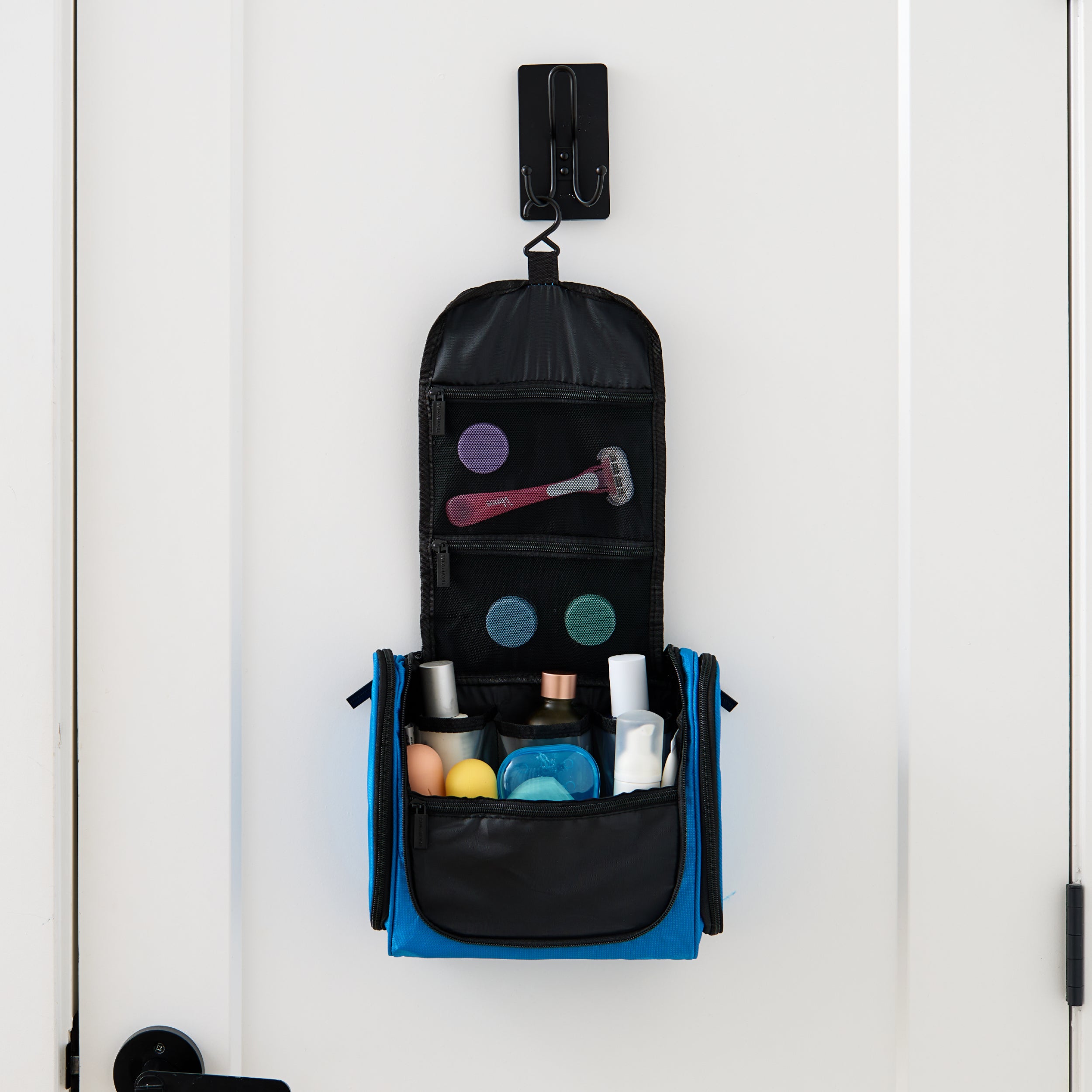 BUILT TravelWise závěsná taška Blue kosmetická