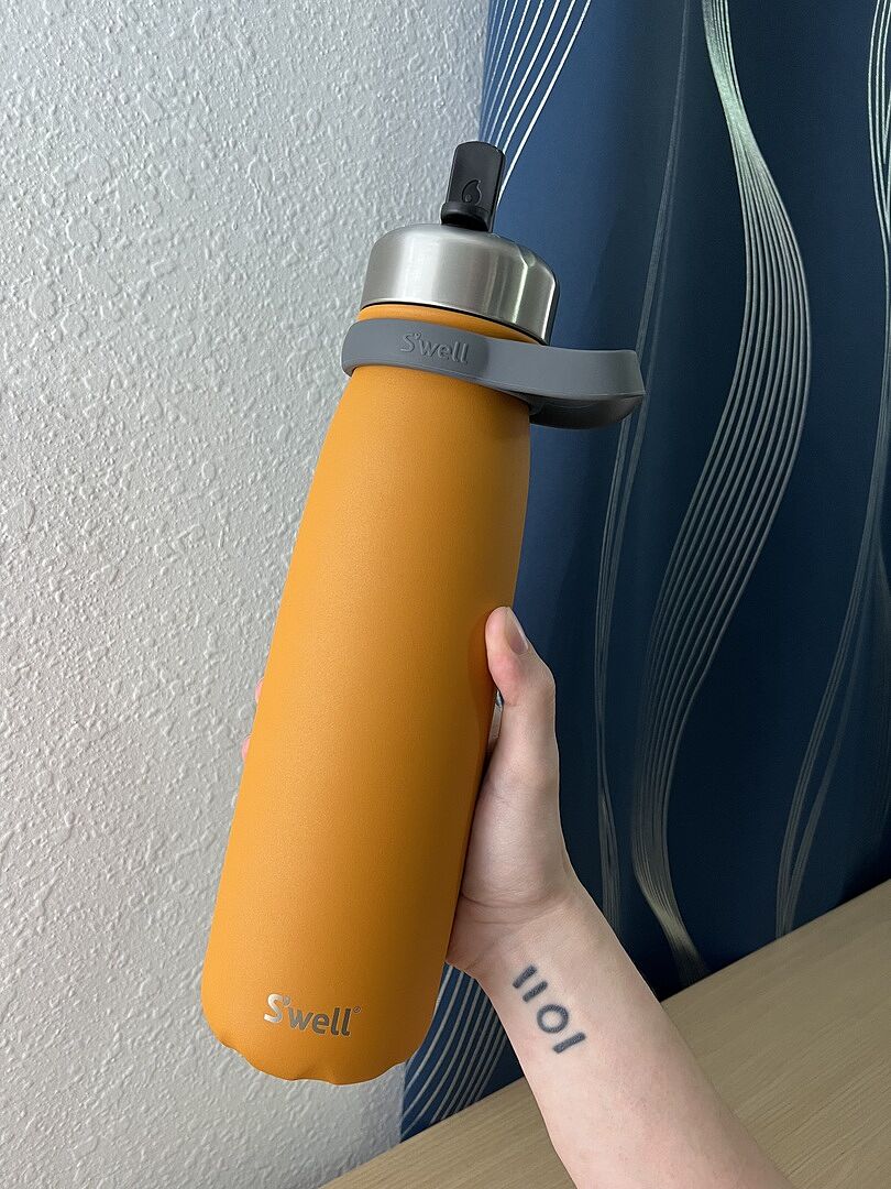 S'well Traveler 24oz cestovní láhev Onyx 710 ml s madlem