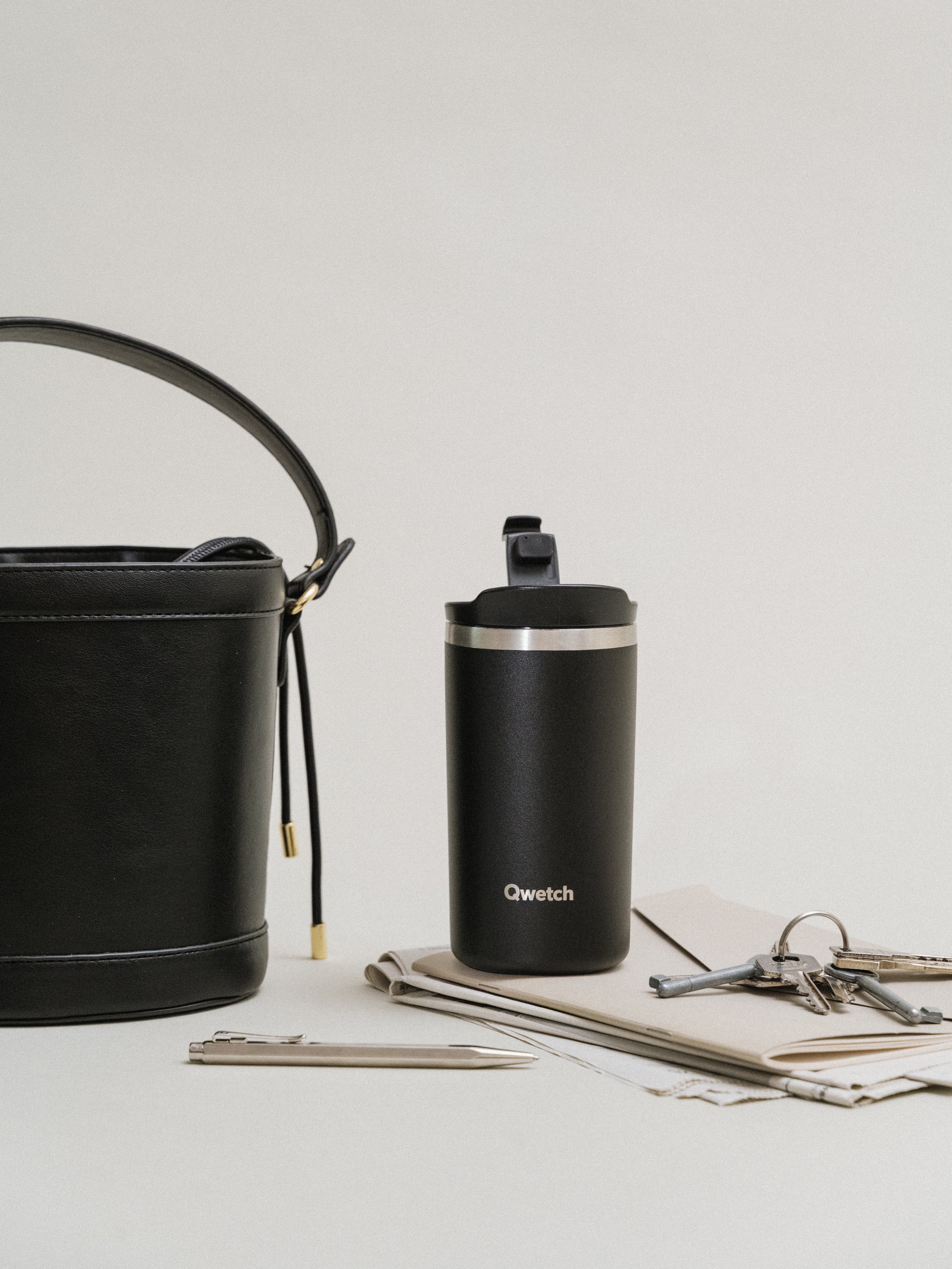 Qwetch Travel Mug termohrnek Matt Noir 350 ml nerez