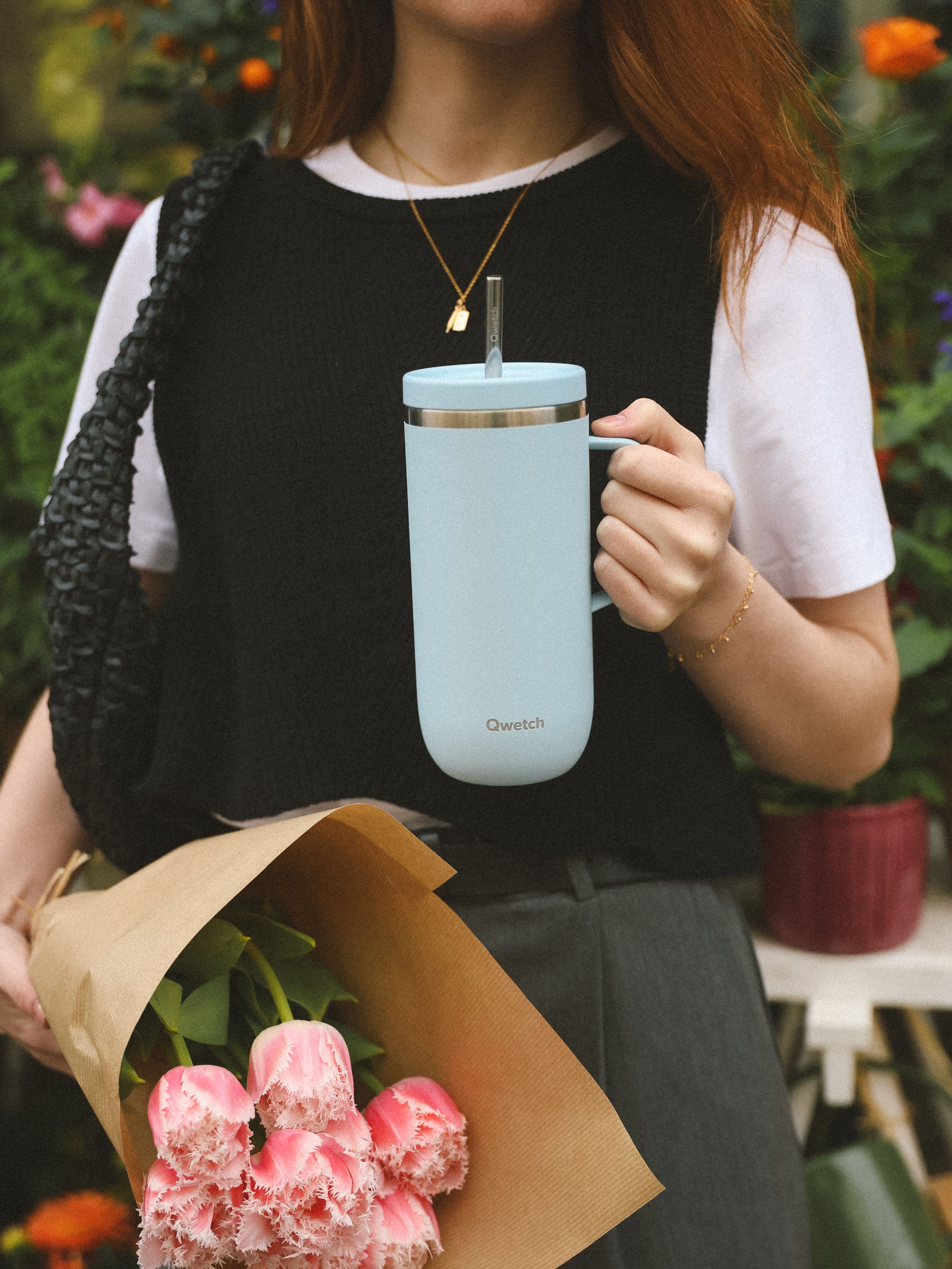 Qwetch Cold Cup s uchem termohrnek 600 ml světle modrá