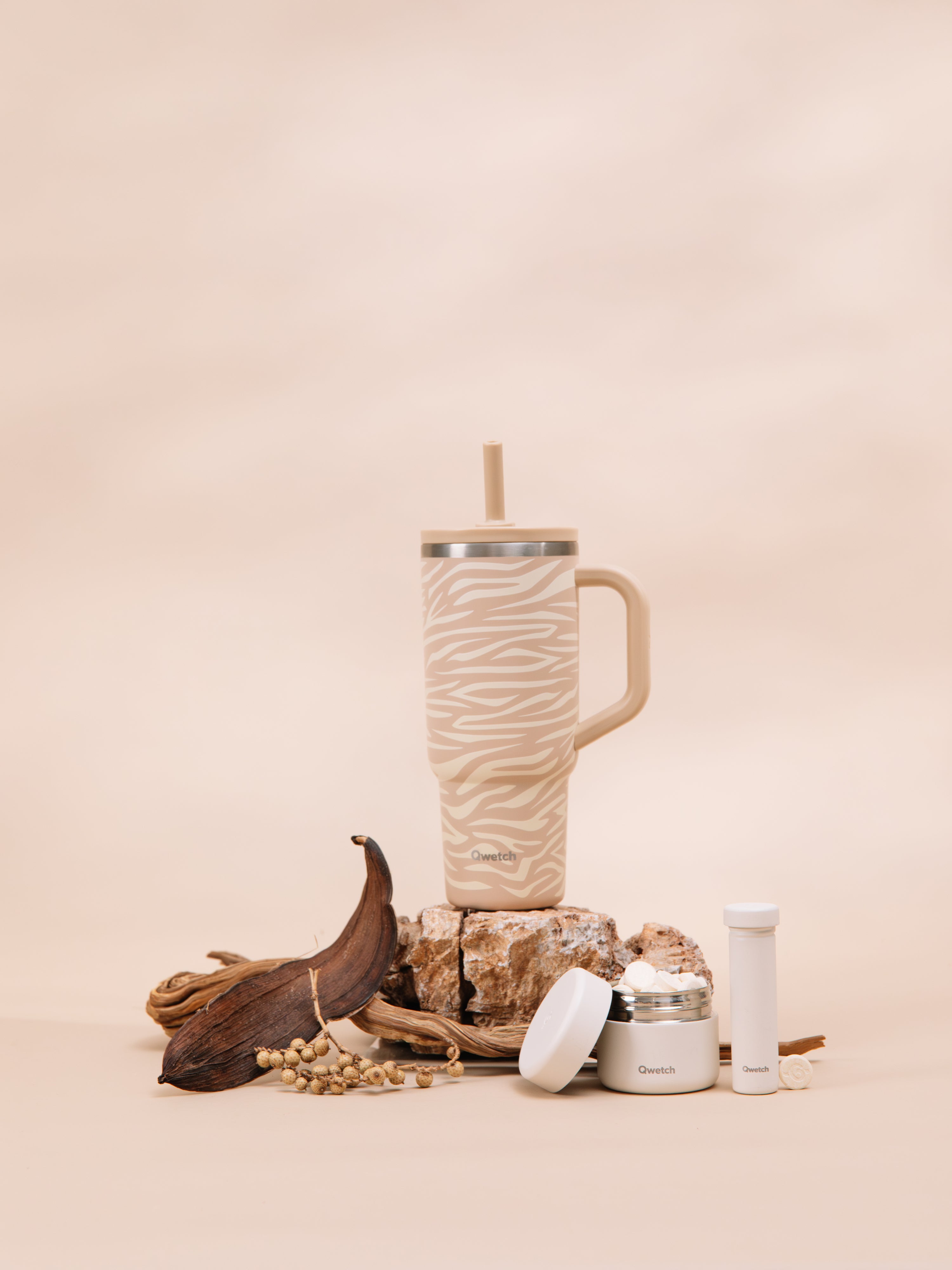 Qwetch Wild Zebra Travel Cup termohrnek 900 ml se slámkou