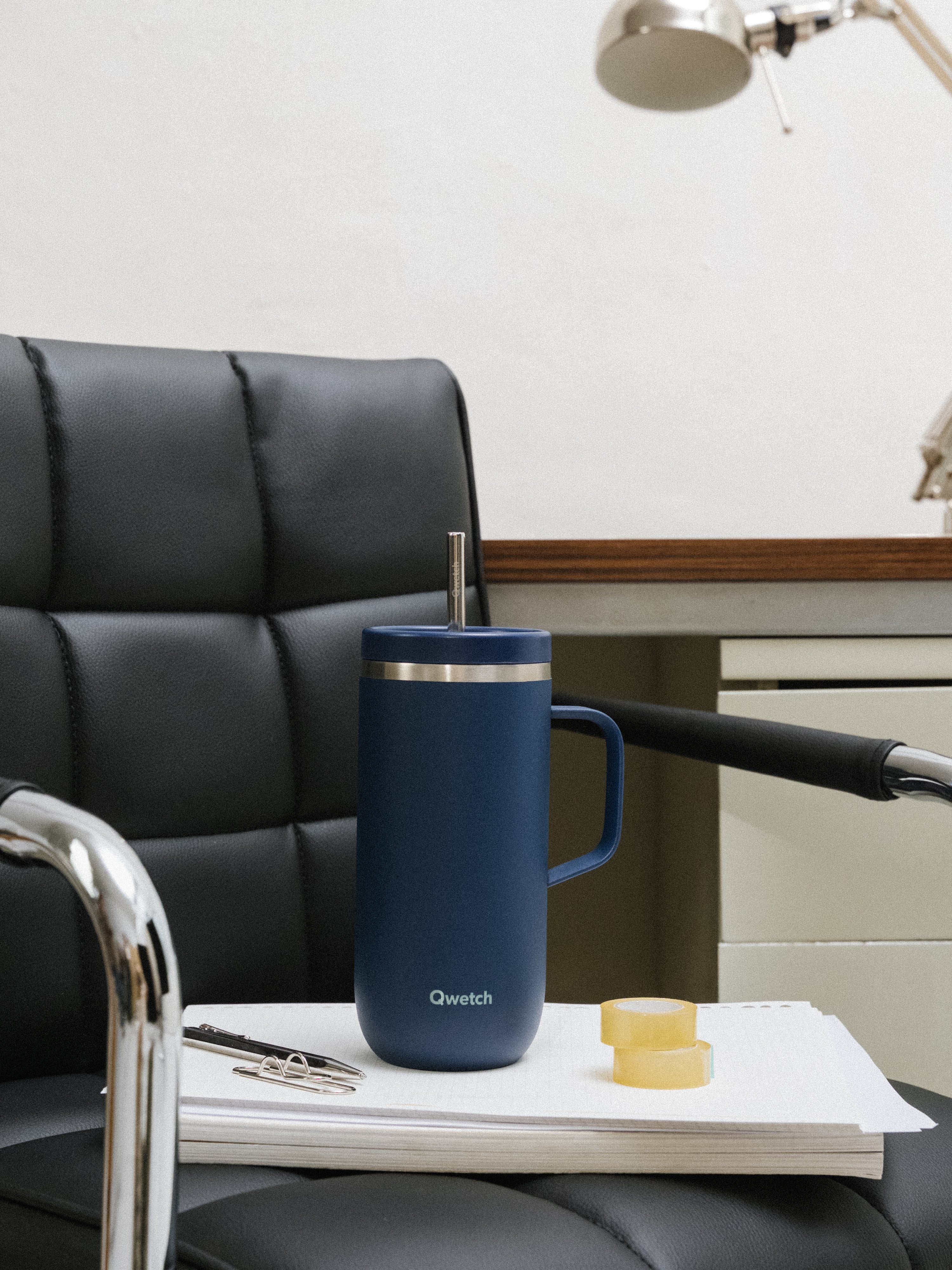 Qwetch Cold Cup termohrnek 600 ml tmavě modrý s brčkem a uchem