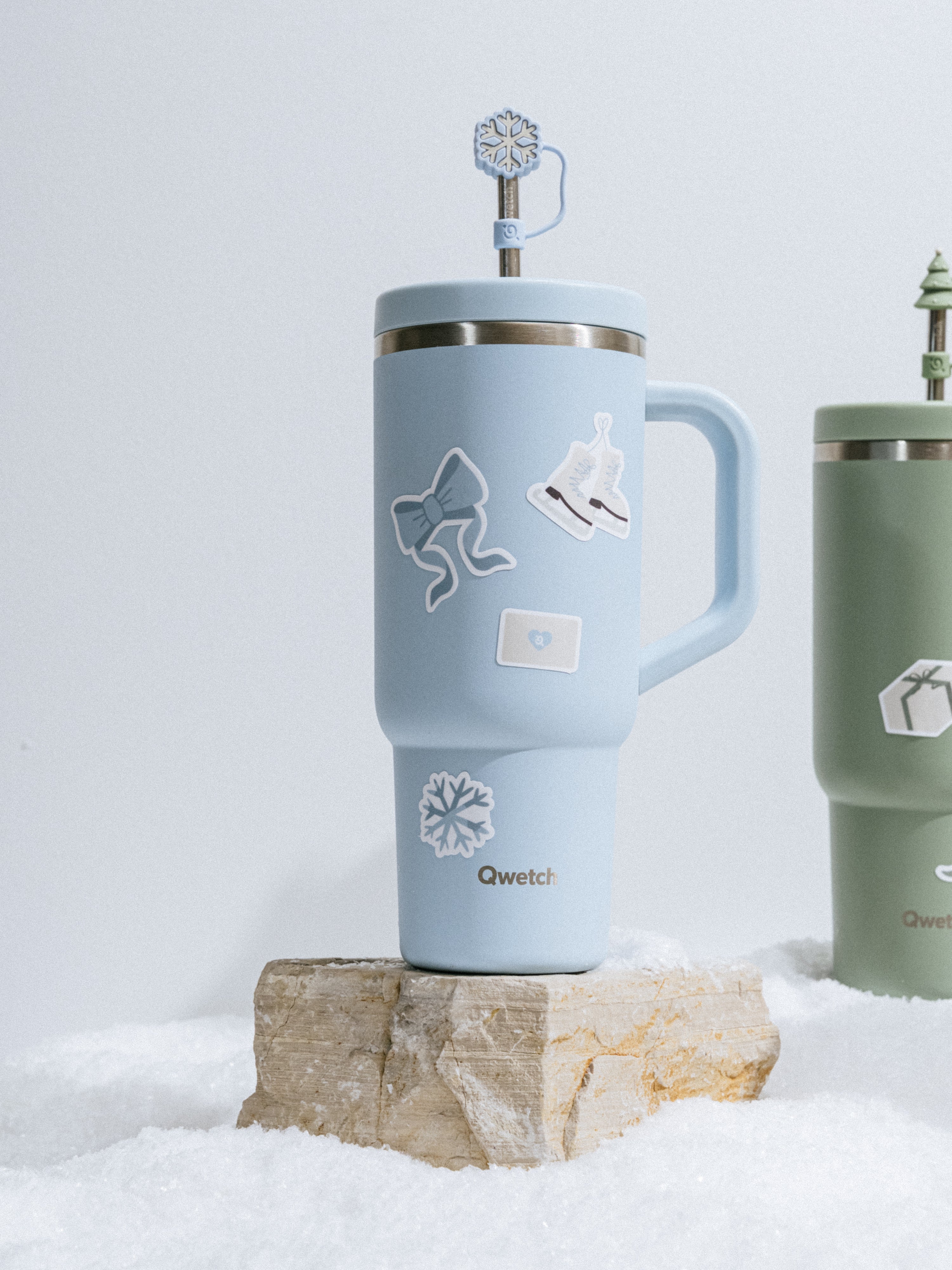 Qwetch samolepky Cozy Winter na láhev limitované