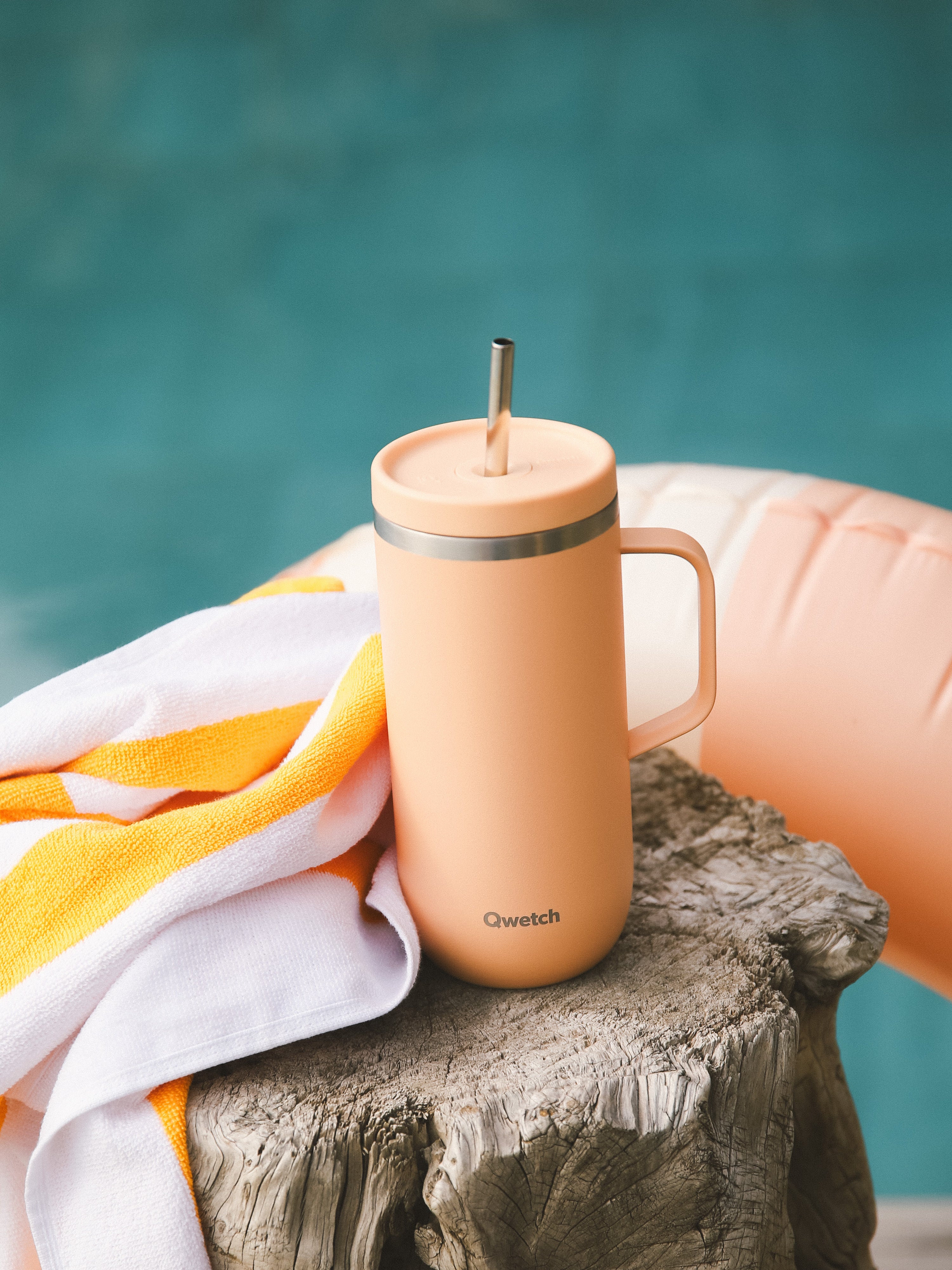 Qwetch Cold Cup Pastel Abricot termohrnek 600 ml s uchem