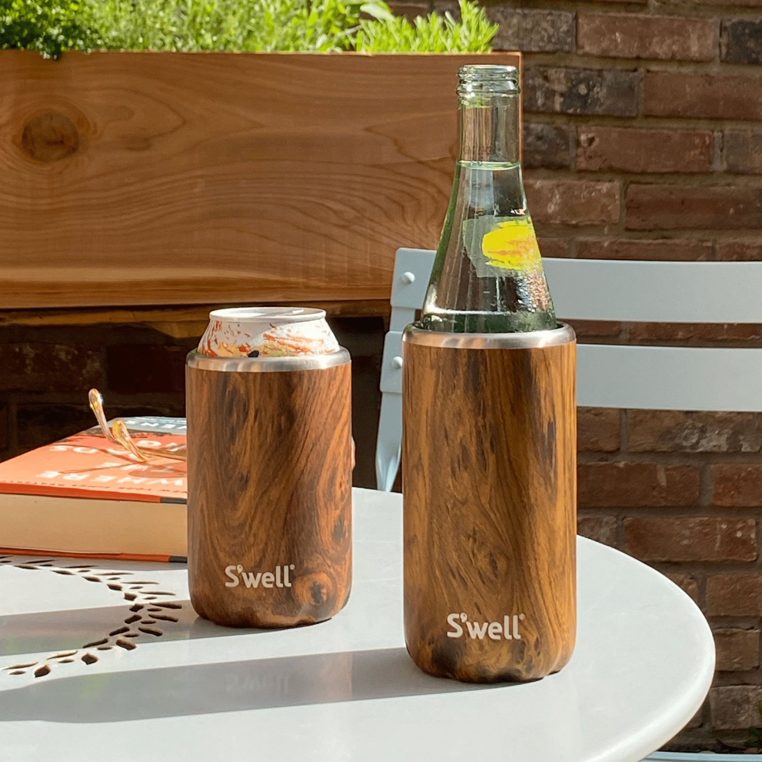 S'well Slim chladič na plechovky 12oz Azurite Marble