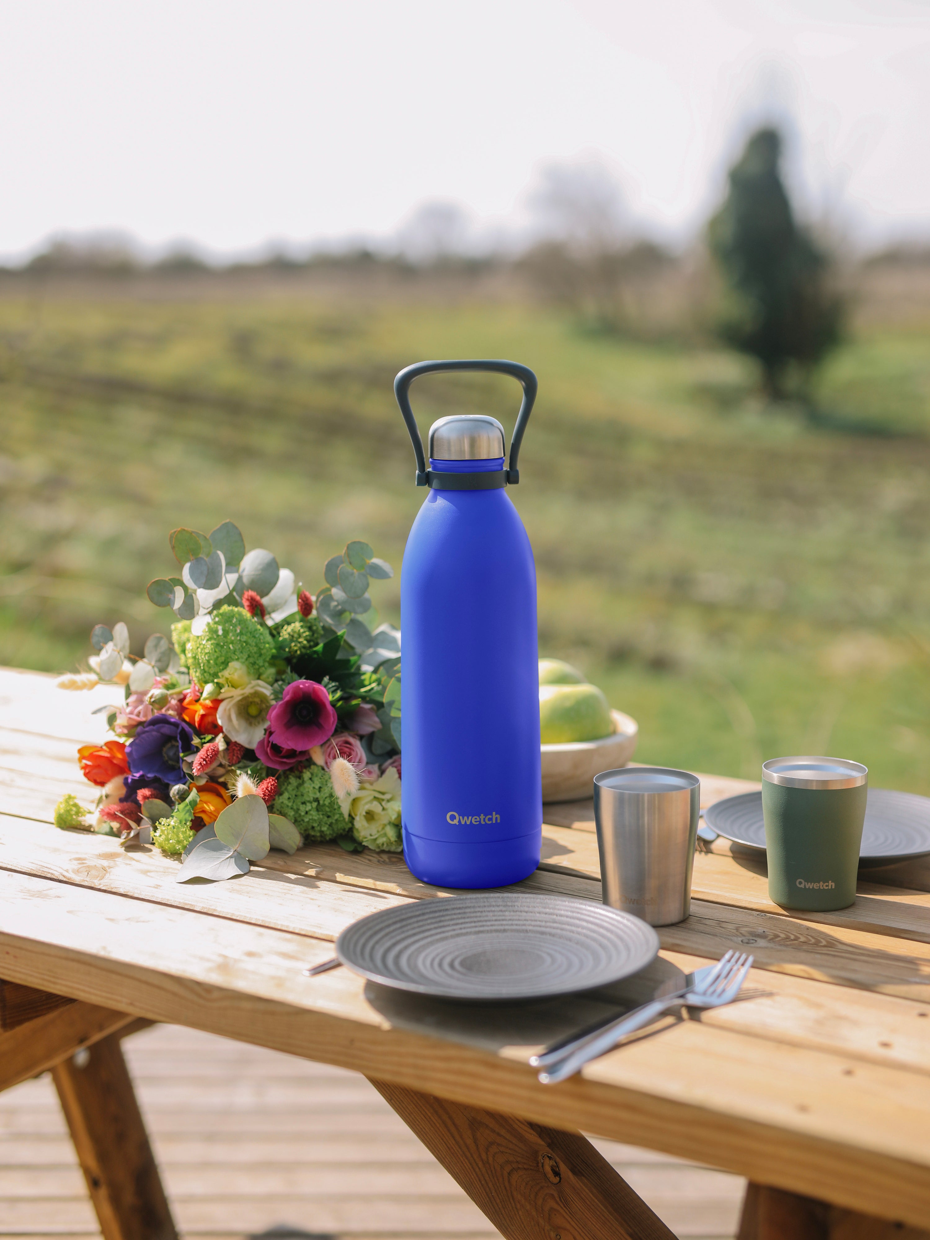 Qwetch Titan Matt Bleu Majorelle termoláhev 1,5 l modrá