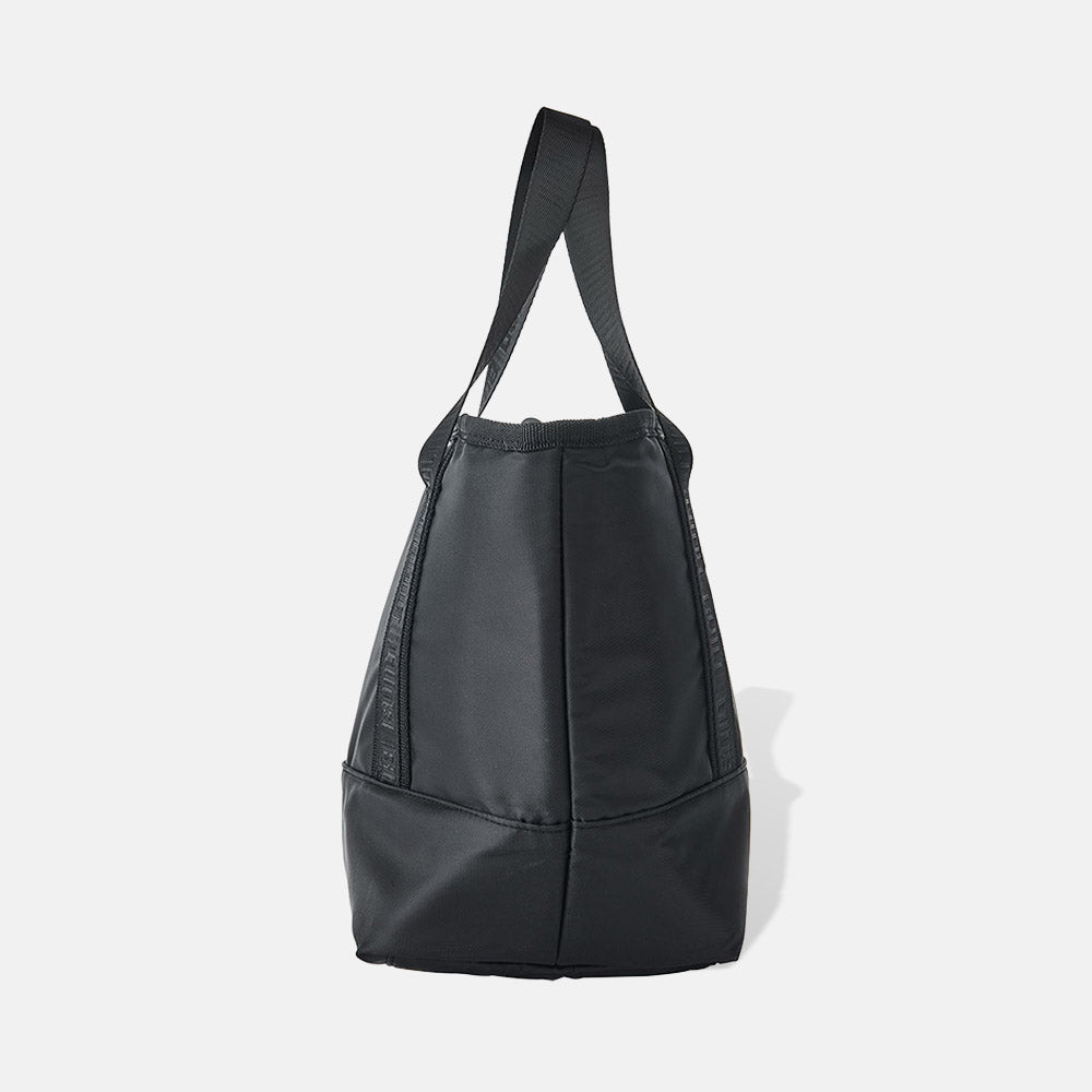 BUILT Mercer svačinová taška Black izolovaná