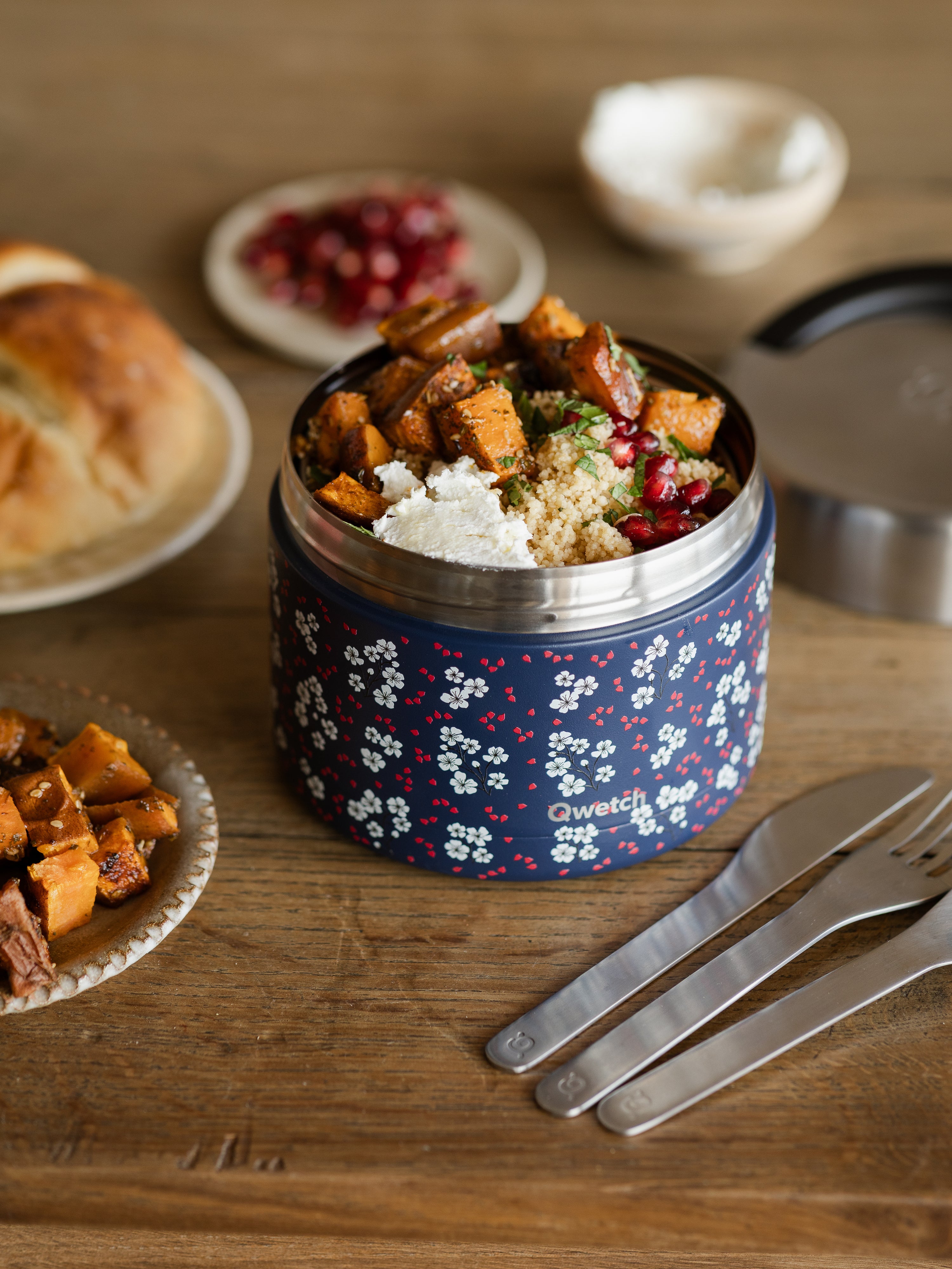 Qwetch Hanami Bleu termo food box s rukojetí 650 ml