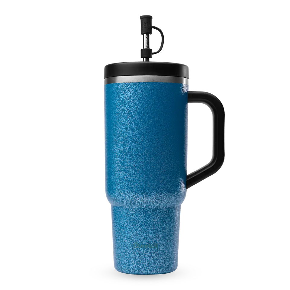 Qwetch Travel Cup Roc Métal Bleu termohrnek 900 ml s brčkem