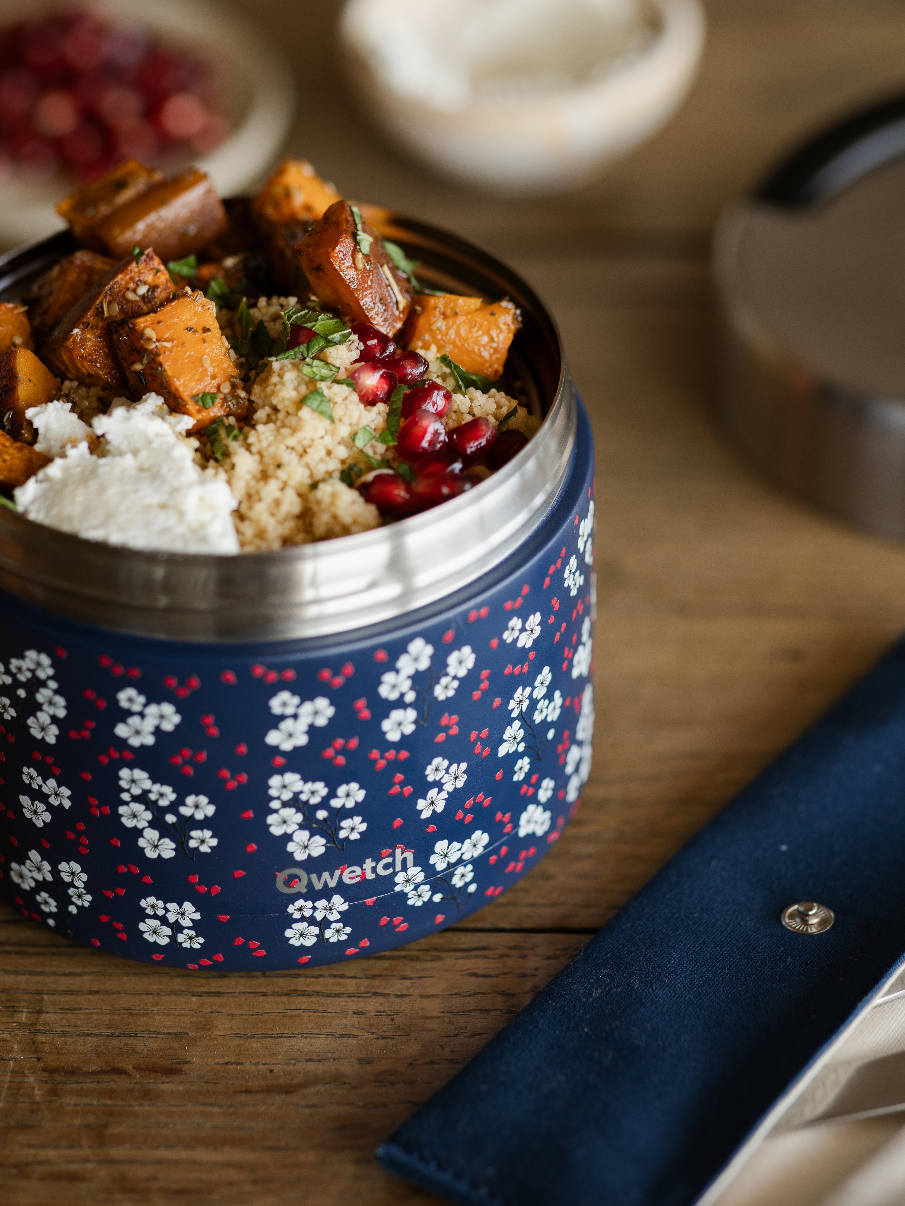 Qwetch Hanami Bleu termo food box s rukojetí 650 ml