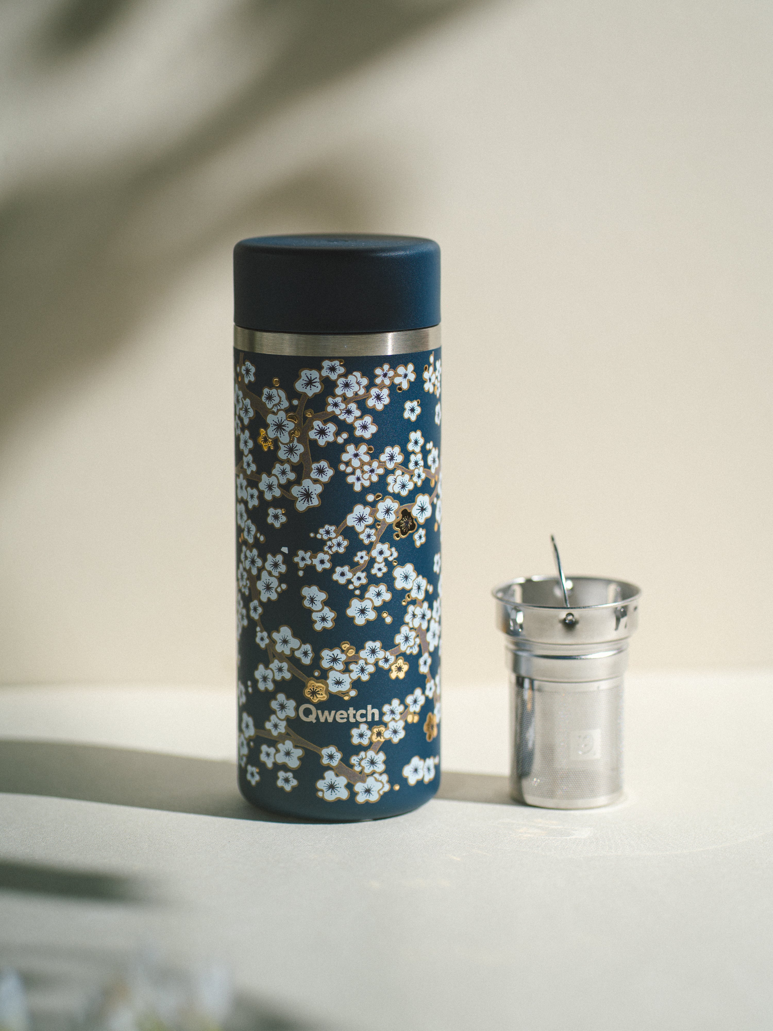 Qwetch Flowers Bleu Nuit termokonvice 400 ml izolační