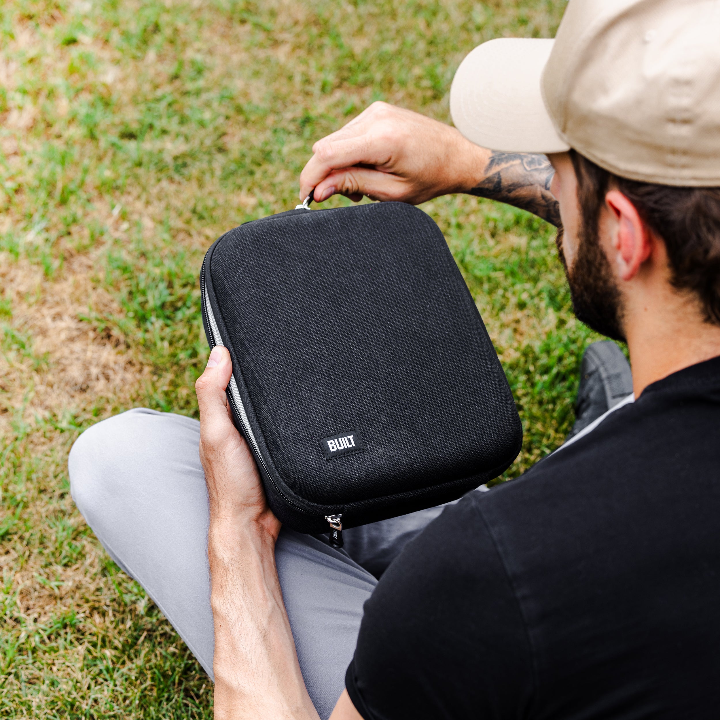 BUILT New York Hardshell Lunch Pack svačinová taška černá izolovaná