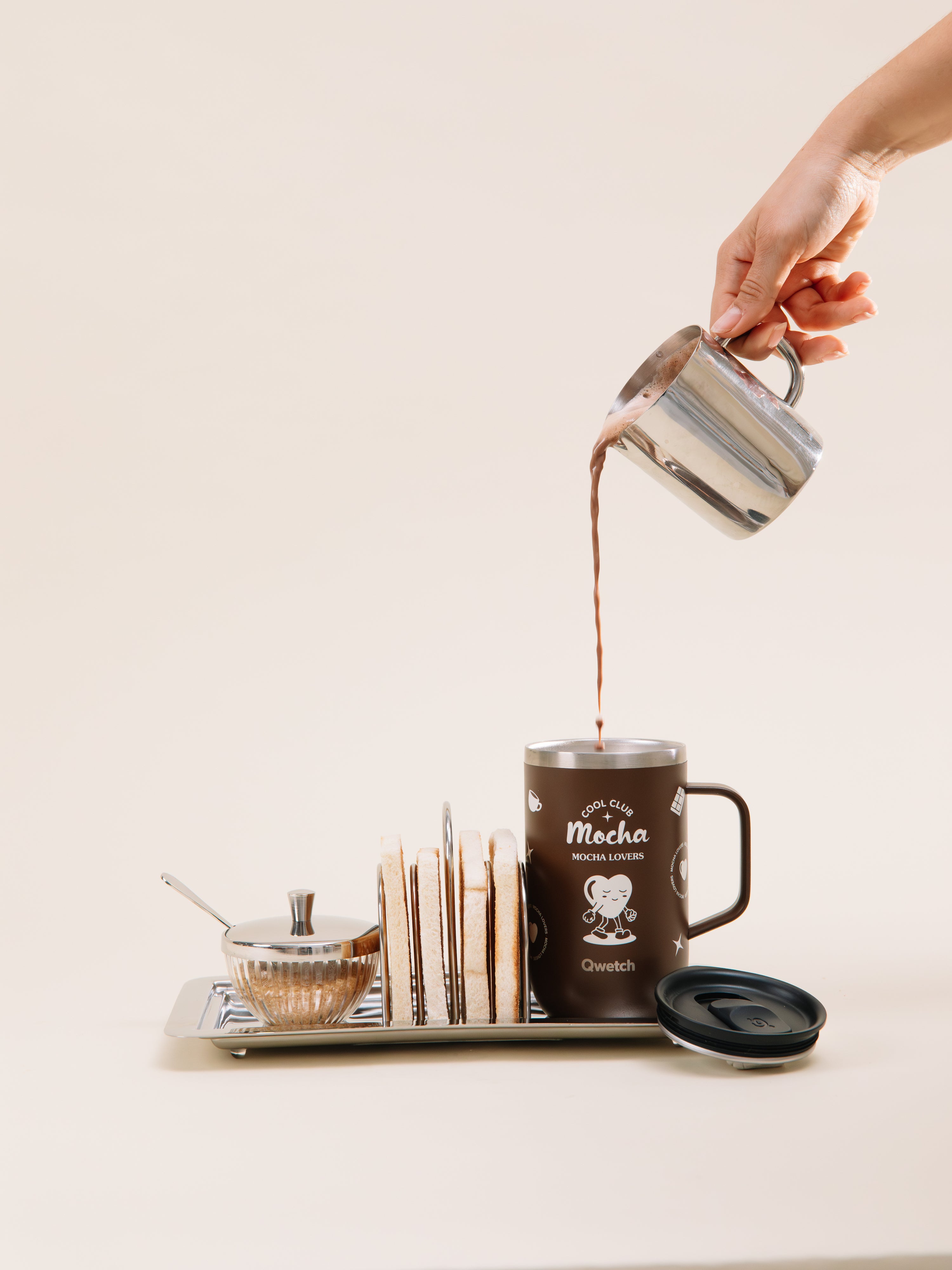 Qwetch Cool Club Chocolat hrnek se sítkem 470 ml